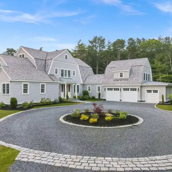 WONDERFUL CONTEMPORARY-STYLE GAMBREL HOME
