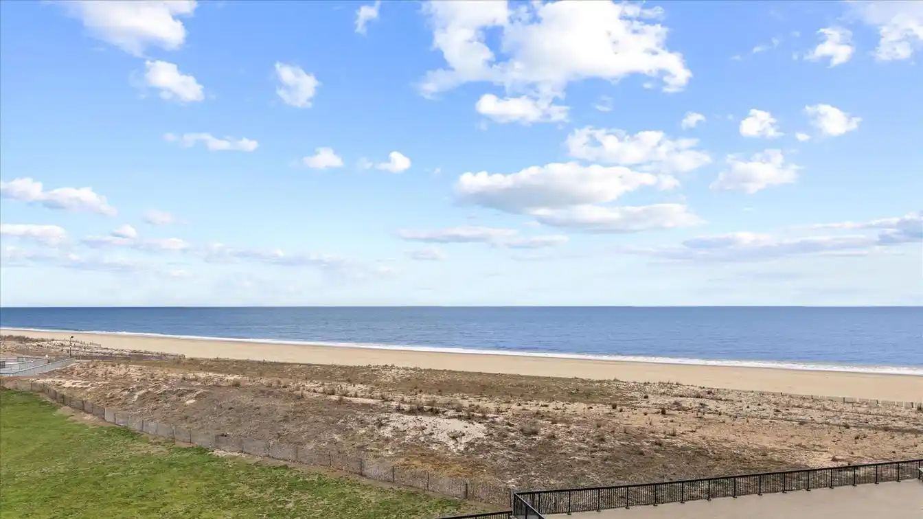 Oceanfront Condominium with Gorgeous Views