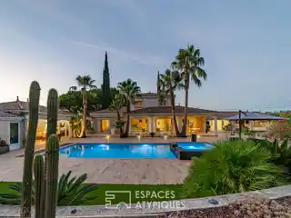 Architect-designed Oasis Near the Beaches