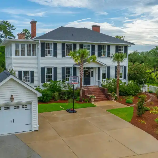 THOUGHTFULLY RENOVATED HOME NEAR HISTORIC DOWNTOWN CHARLESTON