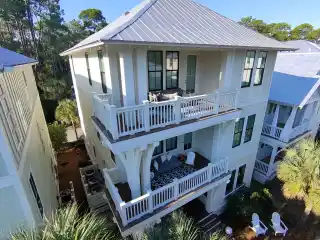 Unbeatable Location in Serene Treetop