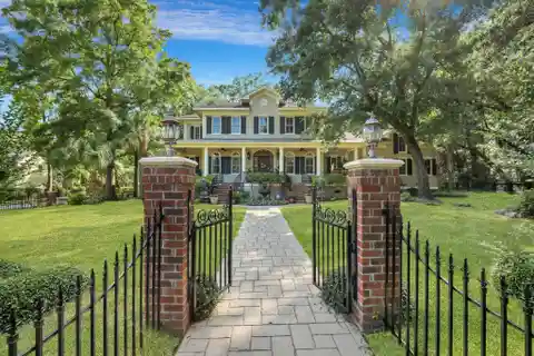 Quintessential Southern Beauty