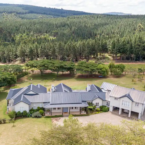 MAGNIFICENT HOME IN AN EXCLUSIVE ESTATE