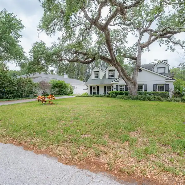 RARE INVESTMENT OPPORTUNITY IN HIGHLY SOUGHT-AFTER SUNSET PARK