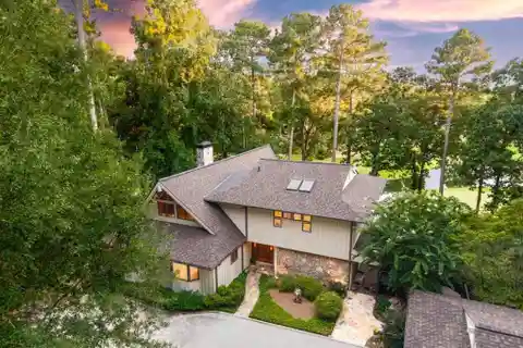 Beautifully Maintained Golf Course Home