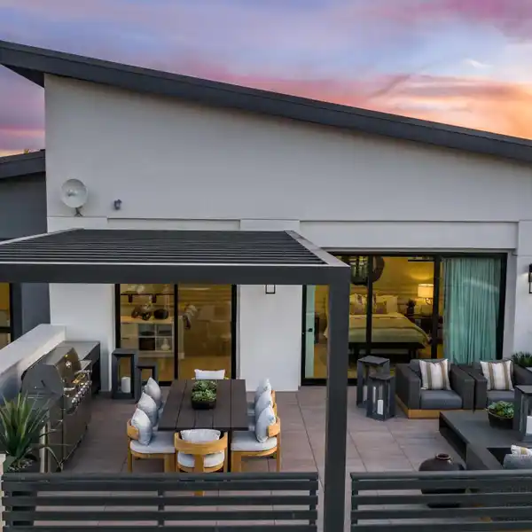 PENTHOUSE VILLA OVERLOOKING PASEO