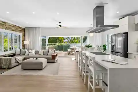 Beautiful Residence on a Tranquil Cul-De-Sac