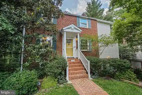 Private Oasis in Highly Sought-After Arlington Forest