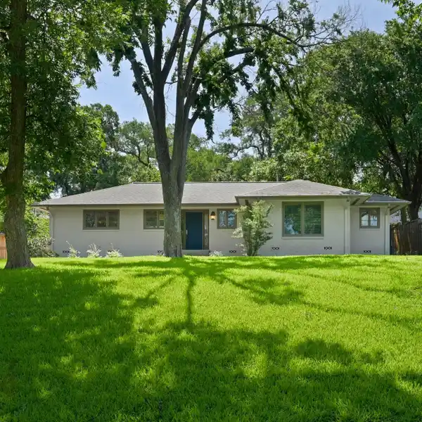 SINGLE-LEVEL HOME IN PEMBERTON HEIGHTS