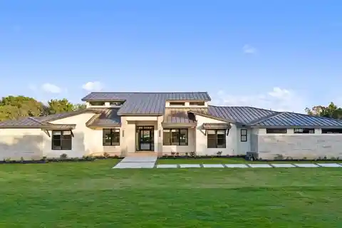 Perfect Blend of Hill Country Charm and Modern Amenities