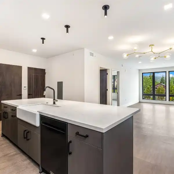 WONDERFUL HOME AT THE BASE OF MOUNT ROYAL