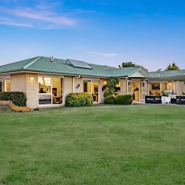 BEAUTIFULLY PRESENTED HOME