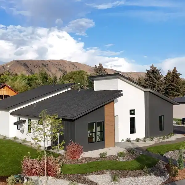 BEAUTIFULLY CRAFTED NEW CONSTRUCTION GEM