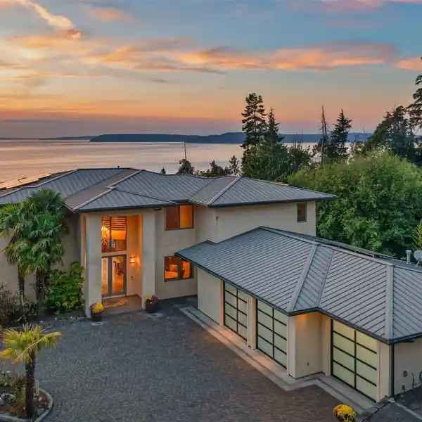 TIMELESS DESIGN WITH PRIVACY AND COMFORT