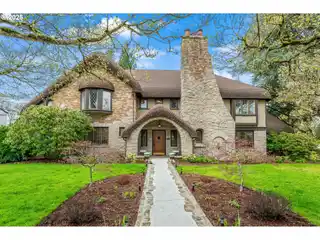Legendary Eastmoreland English Cottage