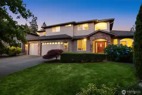 Spacious Light-Filled Home in the Apple Tree Community