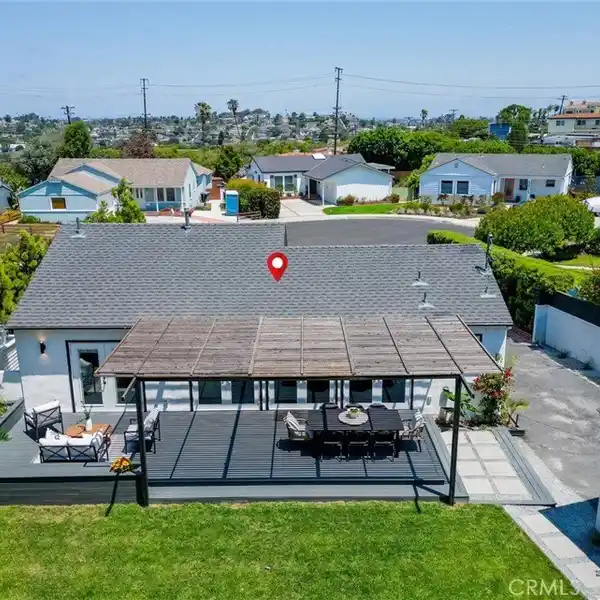 RADIANT RETREAT IN THE COVETED HOLLYWOOD RIVIERA