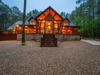 Adventure and Comfort Combined in Stunning Cabin