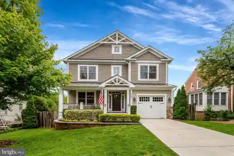 Elegant Craftsman in Lexington Village