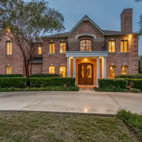 ELEGANT TERRELL HILLS ESTATE