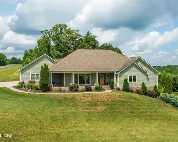 TRUE RANCH HOME ON 1.22 ACRES