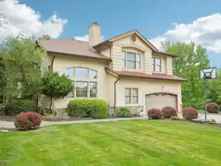 Exquisite Center Hall Colonial on a Desirable Cul-De-Sac