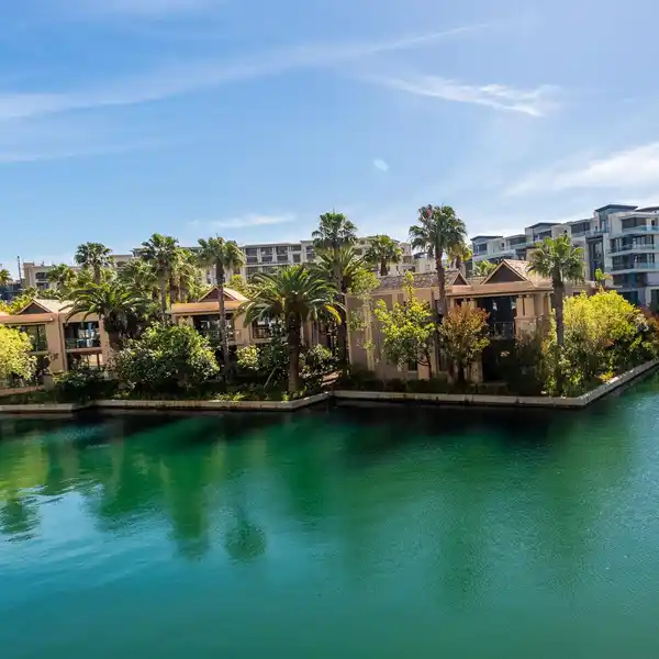 SPACIOUS ONE BEDROOM APARTMENT AT THE WATERFRONT MARINA