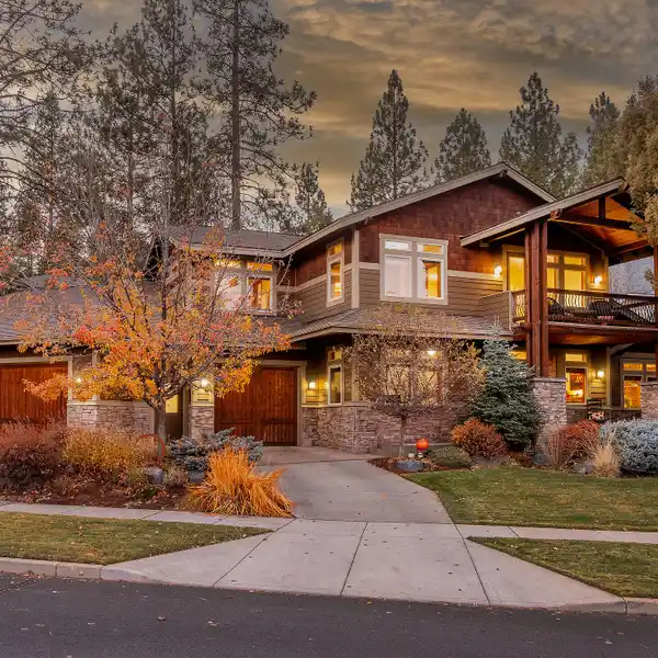 STUNNING CUSTOM HOME IN SHEVLIN RIDGE