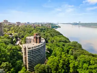 Exquisitely Renovated Residence Above the Hudson River