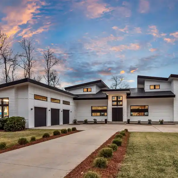 LUXURY MODERN WATERFRONT HOME