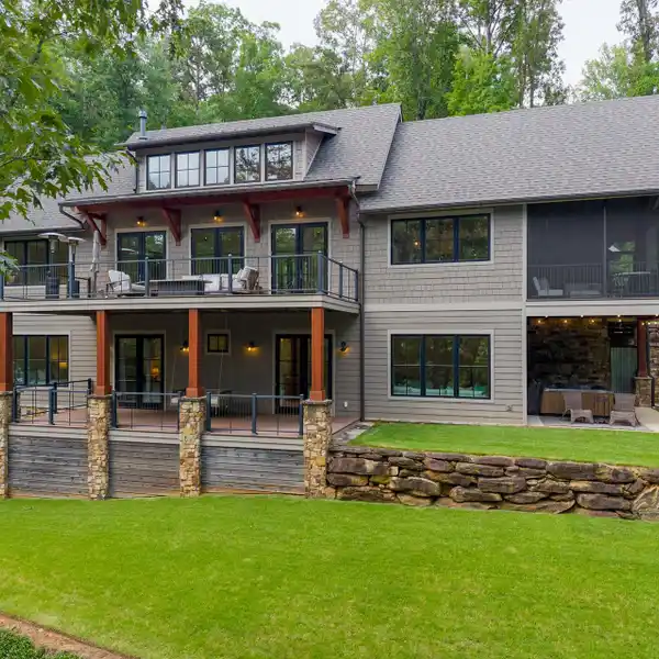 FRESH MODERN LAKE LIVING