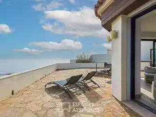 Wonderful Waterfront Villa