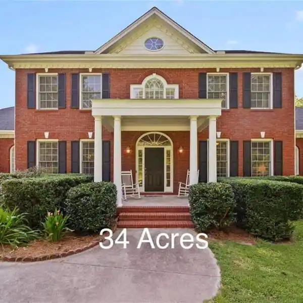 SOUTHERN ELEGANCE MEETS EQUESTRIAN DREAM LIVING