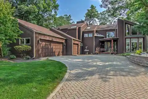 Beautiful Lakefront Home in Shorewood Forest
