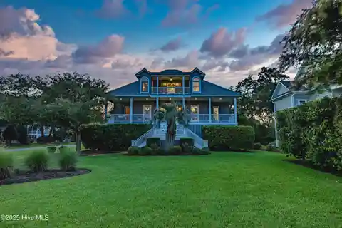 Beautiful Custom Home in Charleston Landing