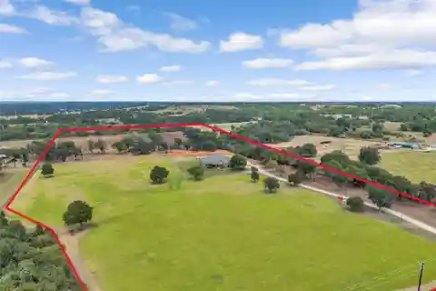 Breathtaking Western-Style Retreat