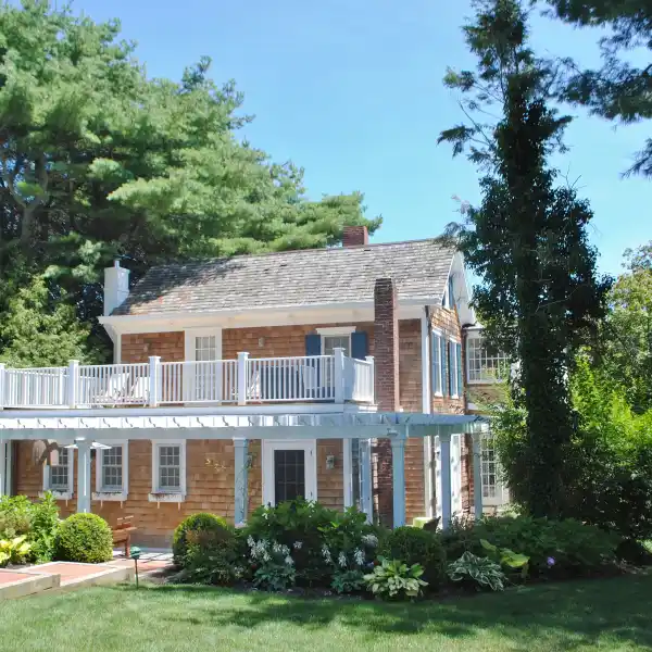 BEAUTIFULLY RENOVATED SOUTHAMPTON FARMHOUSE FOR RENT