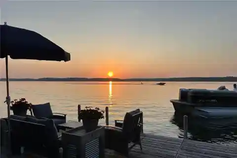 Charming Cabin with Beach on Big Trout Lake