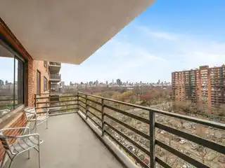 Fully-renovated Oversized One Bedroom