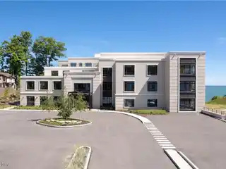 Prestigious Lakefront Development