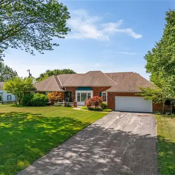 UNIQUE AND VERSATILE 40-ACRE PROPERTY