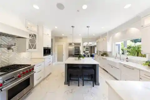Exquisite Custom Estate in Almeria