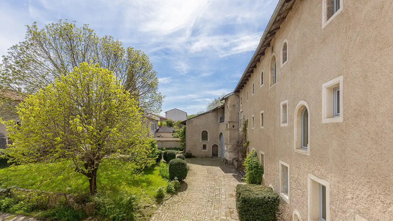 Exceptional Living in a Natural Setting