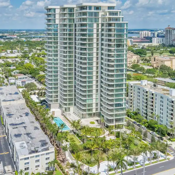 METICULOUSLY RENOVATED APARTMENT WITH MAJESTIC VIEWS