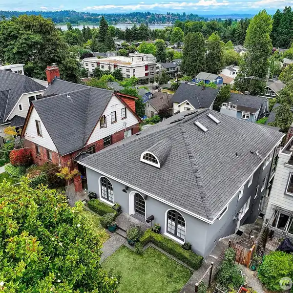 UNASSUMING MONTLAKE HOUSE THAT LIVES LARGE