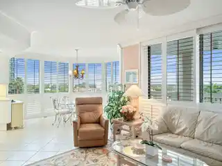 Thoughtfully Designed Open-Plan End Unit