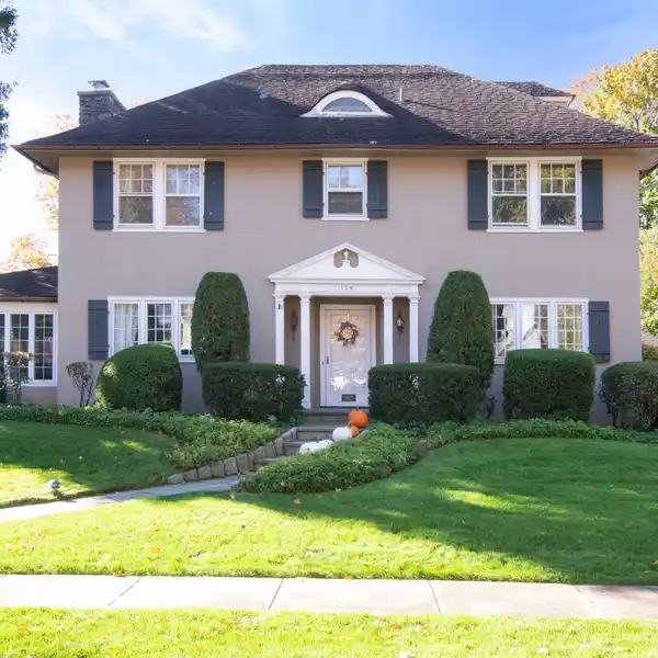 THE GRAND DAME OF ELLISON