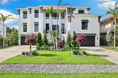 Custom Turnkey Home in Conners at Vanderbilt Beach