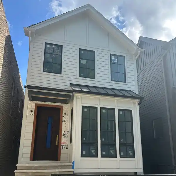 WEST TOWN LUXURY WITH ROOFTOP OASIS