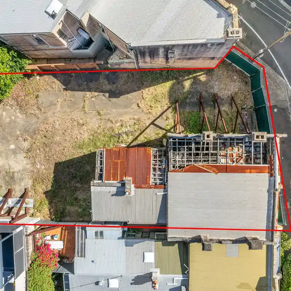SUPERB DEVELOPMENT OPPORTUNITY NEAR OXFORD AND DARLINGHURST